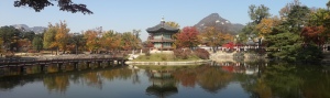 peace and serene at the reflecting pool of Gyeongbokgung palace, it might be the princess favorite place